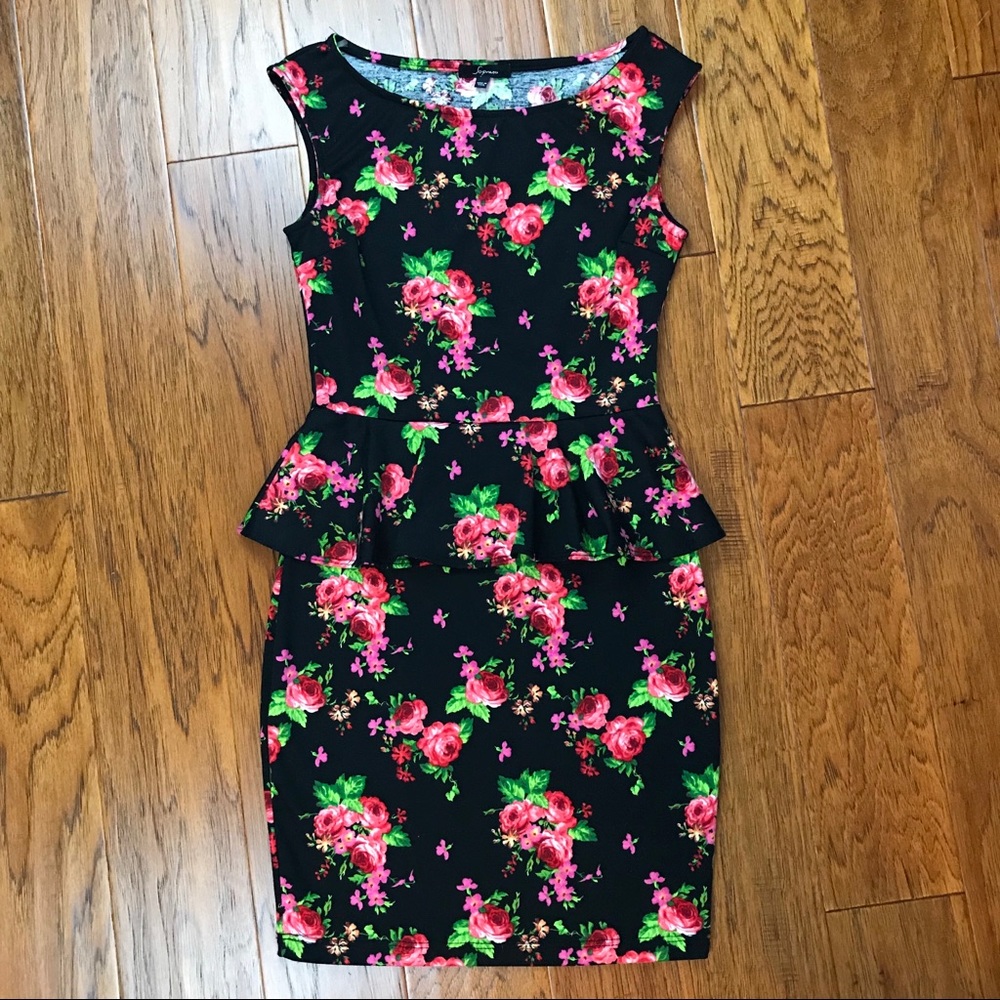 Soprano Sleeveless Floral Peplum Dress